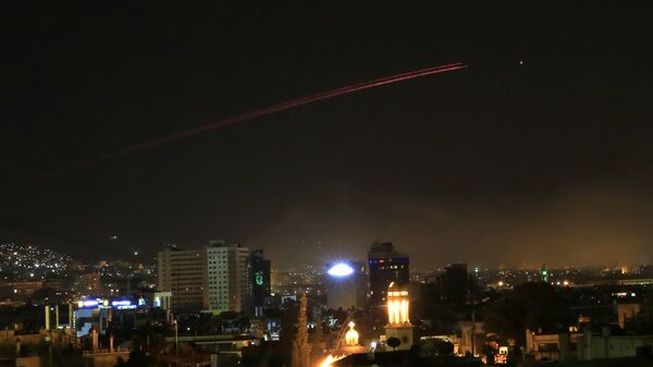 Şam'a yönelik fırlatılan füzelerin çoğu, Suriye hava savunma sistemleri tarafından püskürtüldü. - Sputnik Türkiye