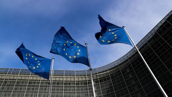 Brüksel, Avrupa Komisyonu merkezi, AB bayrakları - Sputnik Türkiye