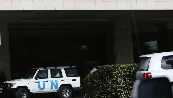 OPCW uzmanlarını taşıyan BM yetkililerinin aracı-Şam - Sputnik Türkiye