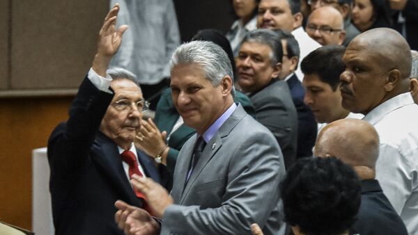 Küba Ulusal Meclisi, devlet başkanlığını bırakan Raul Castro'nun yerine tek aday gösterdiği yardımcısı Miguel Diaz-Canel'i seçti. - Sputnik Türkiye