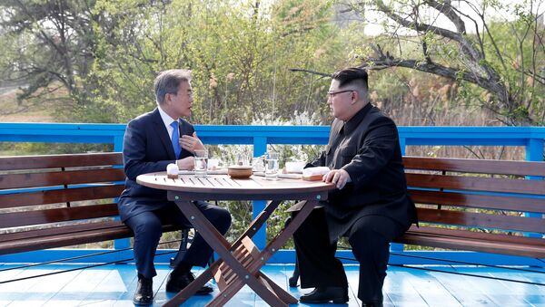 Kuzey Kore lideri Kim Jong-un- Güney Kore Devlet Başkanı Moon Jae-in - Sputnik Türkiye
