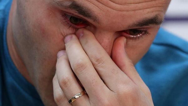 Iniesta, sezon sonunda Barcelona'dan ayrılacağını açıklarken gözyaşlarını tutamadı. - Sputnik Türkiye