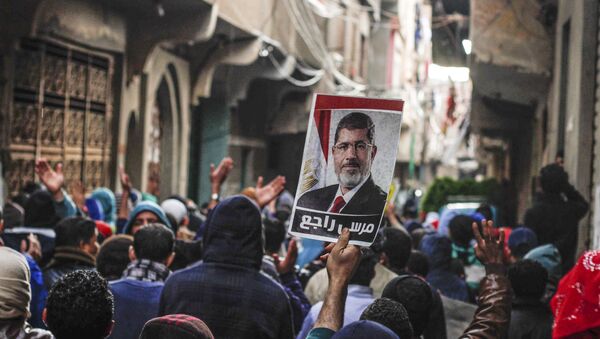 Müslüman Kardeşler destekçileri, Muhammed Mursi fotoğrafı - Sputnik Türkiye
