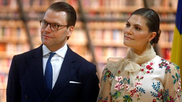 İsveç Veliaht Prensesi Victoria ile eşi Prens Daniel, Riga'daki Ulusal Kütüphane'de - Sputnik Türkiye