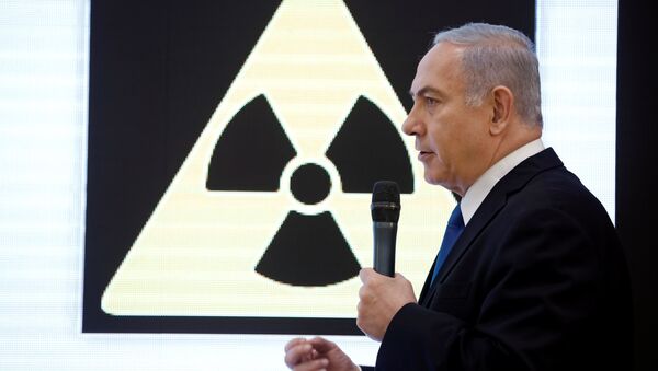 İsrail Başbakanı Benyamin Netanyahu Tel Aviv'de İran'ın nükleer programına dair iddialarla ilgili basın toplantısı düzenledi, 30 Nisan 2018. - Sputnik Türkiye