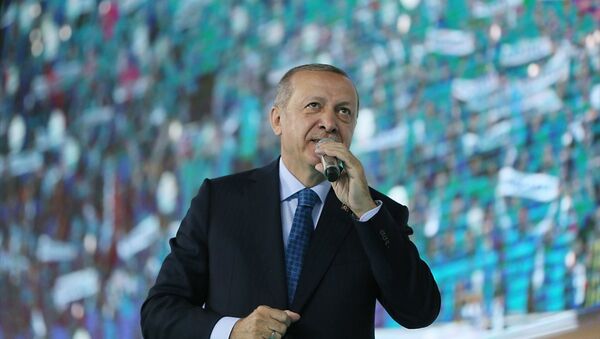 Cumhurbaşkanı ve AK Parti Genel Başkanı Recep Tayyip Erdoğan, Ankara Spor Salonu'nda AK Parti Genel Merkez Gençlik Kolları Kongresi'ne katılarak konuşma yaptı. - Sputnik Türkiye