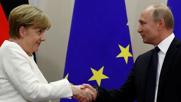 Rusya Devlet Başkanı Vladimir Putin-Almanya Başbakanı Angela Merkel - Sputnik Türkiye