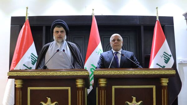 Irak'ta seçimin galibi olan Şii lider Mukteda es Sadr ve Başbakan Haydar el İbadi - Sputnik Türkiye