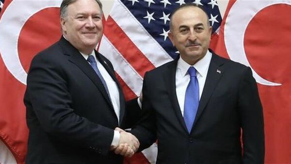 ABD Dışişleri Bakanı Mike Pompeo ve Türkiye Dışişleri Bakanı Mevlüt Çavuşoğlu - Sputnik Türkiye