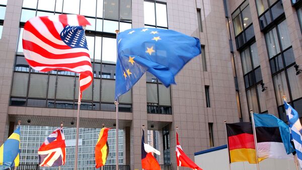 The US and EU flags, top left and right, fly in separate directions at the European Council building in Brussels - Sputnik Türkiye