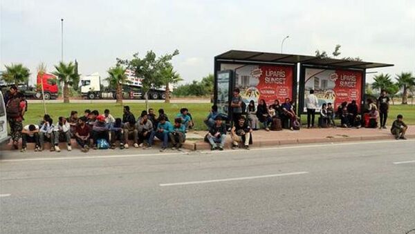 Afgan sığınmacıları Ankara diye Adana'ya bıraktılar - Sputnik Türkiye