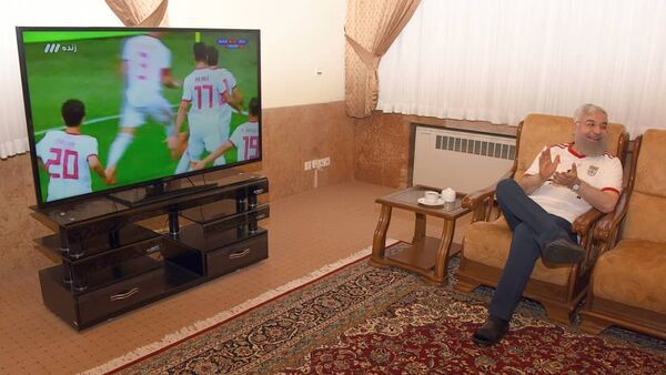 İran Cumhurbaşkanı Hasan Ruhani 2018 Dünya Kupası'nın 2. gününde yapılan İran-Fas karşılaşmasını izliyor - Sputnik Türkiye