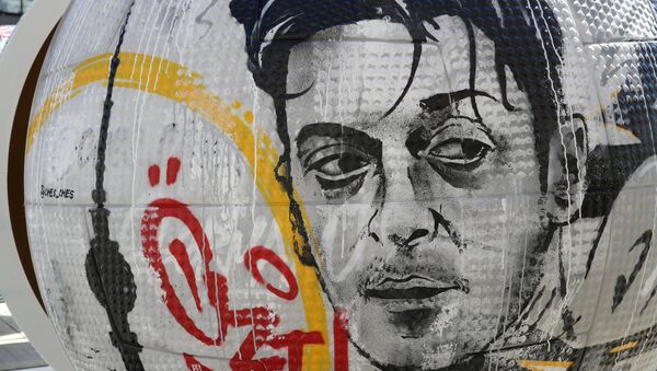 Moskova'da Alman milli Mesut Özil sanat eserlerine konu oldu. - Sputnik Türkiye