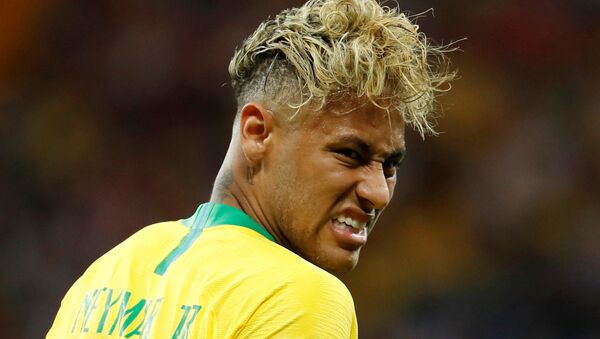 2018 FIFA Dünya Kupası'nda Brezilya milli takımının yıldızı Neymar'ın spagetti saç stili konuşuluyor. - Sputnik Türkiye