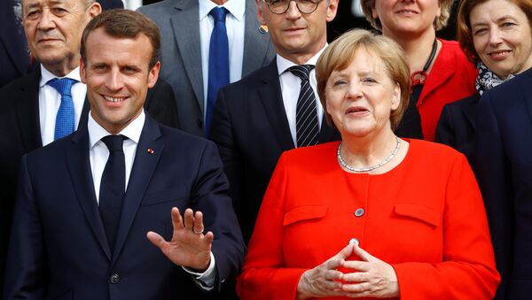 Almanya Başbakanı Angela Merkel ve Fransa Devlet Başkanı Emmanuel Macron - Sputnik Türkiye