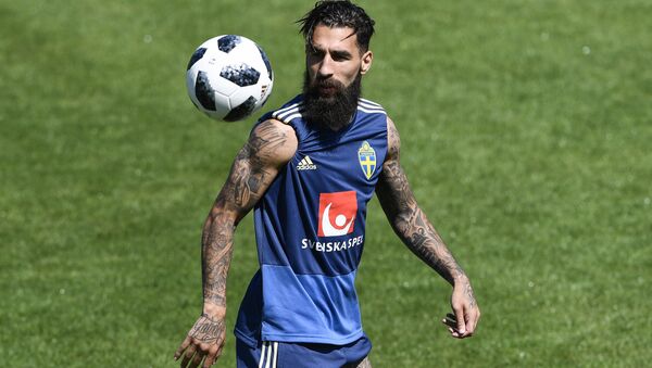 2016'dan beri Fransa'nın Toulouse takımında top koşturan İsveç milli futbol takımının orta saha oyuncularından Jimmy Durmaz, 2018 FIFA Dünya Kupası'nda da İsveç formasını terletiyor. - Sputnik Türkiye