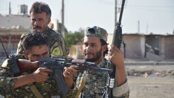 YPG'nin omurgasını oluşturduğu DSG güçleri Rakka'da - Sputnik Türkiye