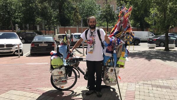 Bisikletle Dünya Kupası’na gelen Arjantinli Matyas Amaya - Sputnik Türkiye