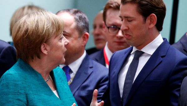 AB liderler zirvesinde Almanya-Avusturya başbakanları Merkel ile Kurz arasındaki diyalog - Sputnik Türkiye