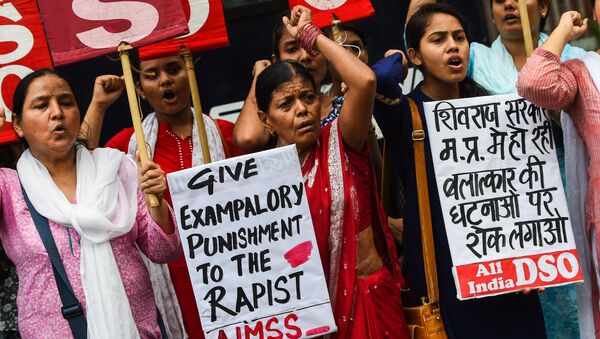 Hindistan'da tecavüz protestosu - Sputnik Türkiye