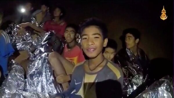 Tayland'daki mağara kompleksinde mahsur kalan çocuklar - Sputnik Türkiye