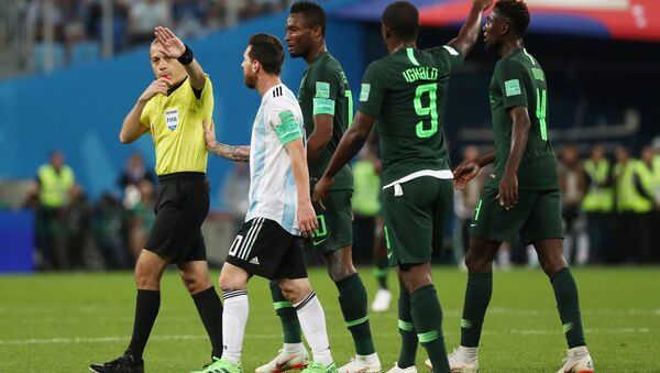 Cüneyt Çakır, 2018 FIFA Dünya Kupası'nda Nigerya-Arjantin maçını yönetirken - Sputnik Türkiye