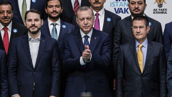 Cumhurbaşkanı Recep Tayyip Erdoğan ile damadı Hazine ve Maliye Bakanı Berat Albayrak - Sputnik Türkiye