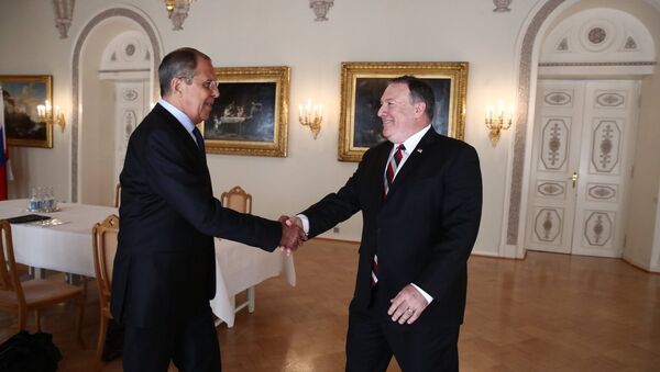Lavrov ile Pompeo, ilk yüz yüze görüşmelerini gerçekleştirdi - Sputnik Türkiye