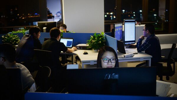 Çin'de geç saate kadar mesai yapan çalışanlar - Sputnik Türkiye