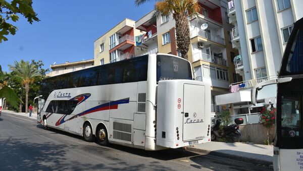 Tur otobüsüne molotoflu saldırı girişimi - Sputnik Türkiye