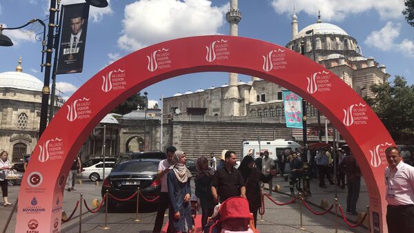 Laleli Sanayici ve İşadamları Derneği (LASİAD) tarafından bu yıl yedincisi düzenlenen Laleli Fashion Shopping Festival - Sputnik Türkiye