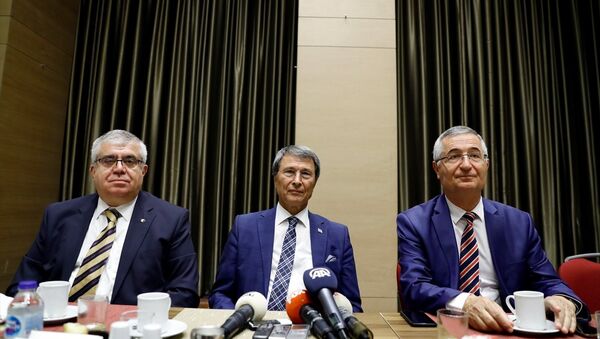 Yusuf Halaçoğlu (ortada), Özcan Yeniçeri (sağda) ve Nevzat Bor (solda) - Sputnik Türkiye