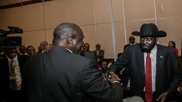 Güney Sudan Devlet Başkanı Salva Kiir Mayardit ile uhalif lider Riek Machar - Sputnik Türkiye