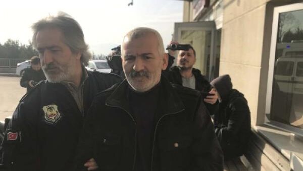 'Kahrolsun Amerikan emperyalizmi' diyerek dil kursu basan kişiye 35 yıl hapis cezası - Sputnik Türkiye