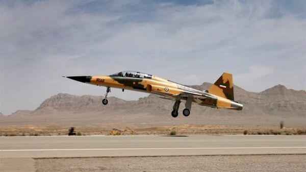 İran'ın ilk yüzde 100 yerli savaş uçağı Kevser (Koser) - Sputnik Türkiye