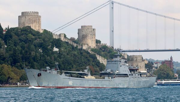 Rus askeri gemisi İstanbul boğazından geçiyor - Sputnik Türkiye