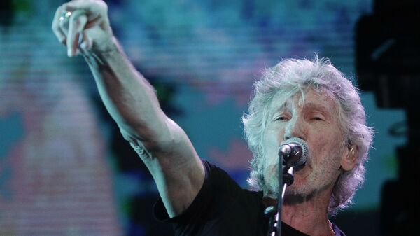 Former member of Pink Floyd, British singer and songwriter Roger Waters performs during his concert of the Us+Them tour in Rome's Circus Maximus, Saturday, July 14, 2018 - Sputnik Türkiye