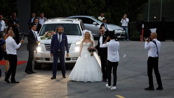 CHP Genel Başkanı Kemal Kılıçdaroğlu'nun oğlu Kerem Kılıçdaroğlu, İncek'te gerçekleştirilen törende Mine Alşan ile evlendi. - Sputnik Türkiye