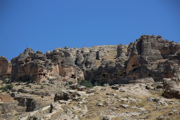 Gizemli yapısı ile tarihi fısıldayan 7 katlı dubleks mağaralar: Hasuni - Sputnik Türkiye