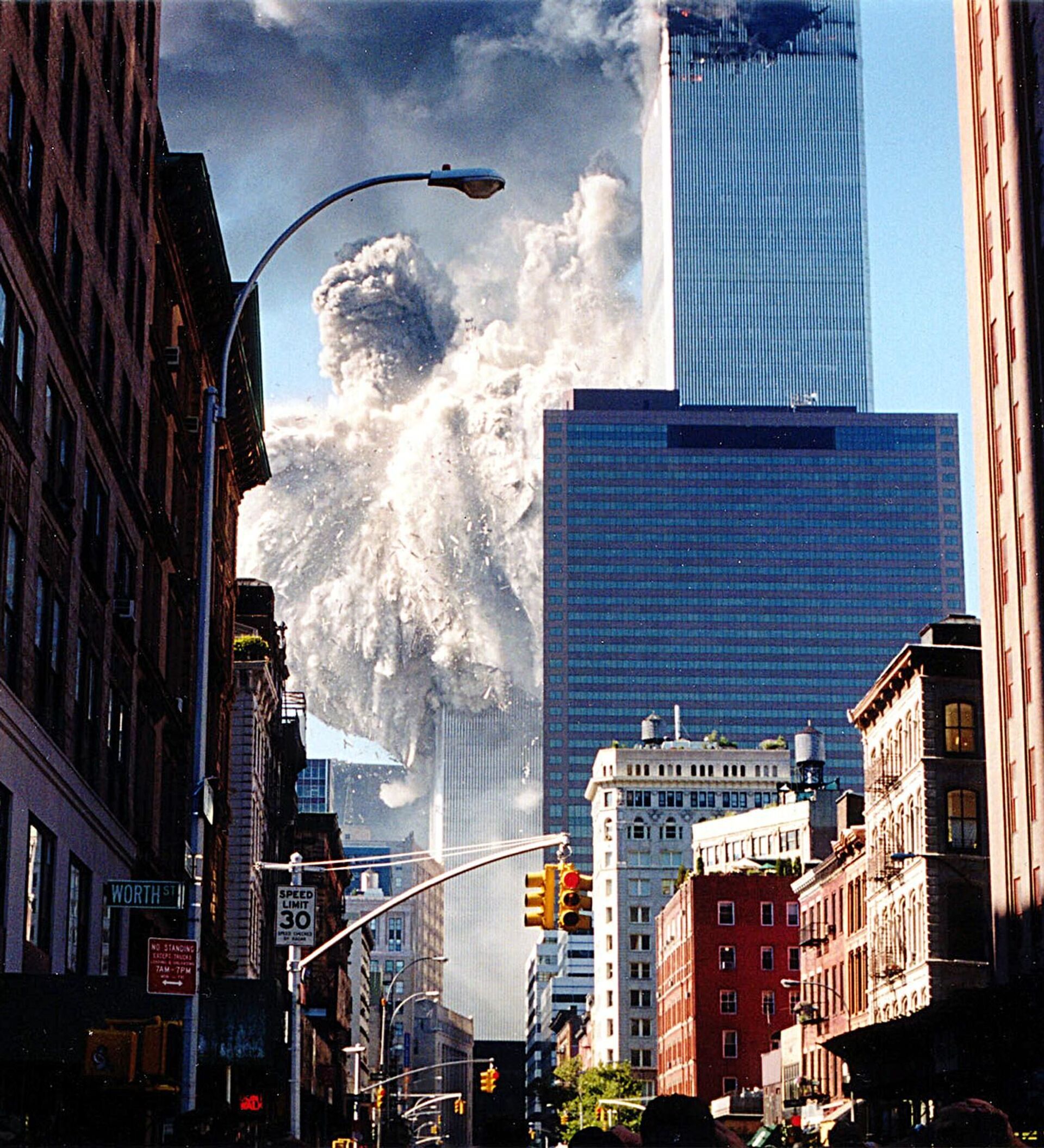 2001 год 11 сентября башни. Башни ВТЦ 11 сентября 2001. WTC В Нью Йорке 11 2001. Всемирный торговый центр в Нью-Йорке 11 сентября 2001 года. Нью Йорк 9 11.