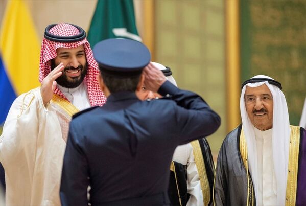 Suudi Arabistan Veliahtı Prens Muhammed bin Selman ile Kuveyt Emiri Şeyh Sabah el-Ahmed el-Cabir es-Sabah - Sputnik Türkiye