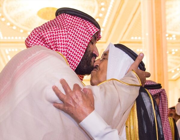 Suudi Arabistan Veliahtı Prens Muhammed bin Selman ile Kuveyt Emiri Şeyh Sabah el-Ahmed el-Cabir es-Sabah - Sputnik Türkiye
