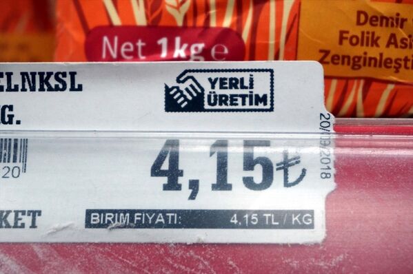 'Yerli üretim' logolu etiketler - Sputnik Türkiye
