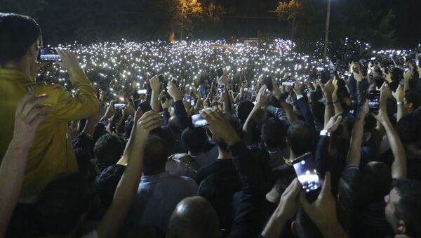 Paşinyan ‘karşı devrim ilan edildi' dedi: Protestocular parlamento binası önünde toplandı - Sputnik Türkiye