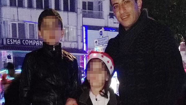13 yaşındaki çocuk, annesiyle tartışan babasını uyurken öldürdü - Sputnik Türkiye