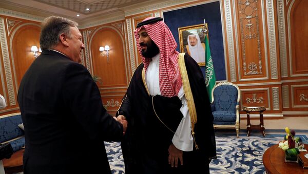 Kaşıkçı vakası yüzünden Riyad'a giden Pompeo'yu Suudi Veliaht Prensi Muhammed bin Selman da kabul etti. - Sputnik Türkiye