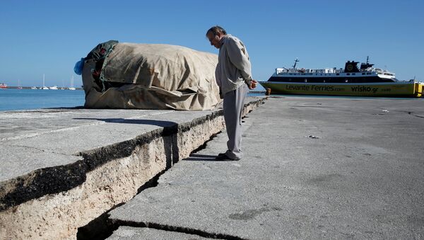 Zakinthos adası deprem sonrası 3 santimetre güneybatıya kaydı - Sputnik Türkiye