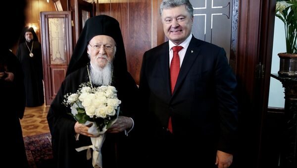 Ukrayna Devlet Başkanı Petro Poroşenko, İstanbul Fener Rum Patrikhanesi'ni ziyaret edip Patrik Bartholomeos tarafından kabul edildi. - Sputnik Türkiye
