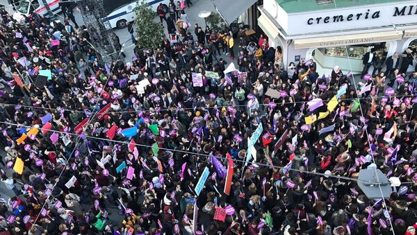 Taksim'de kadınlara müdahale - Sputnik Türkiye