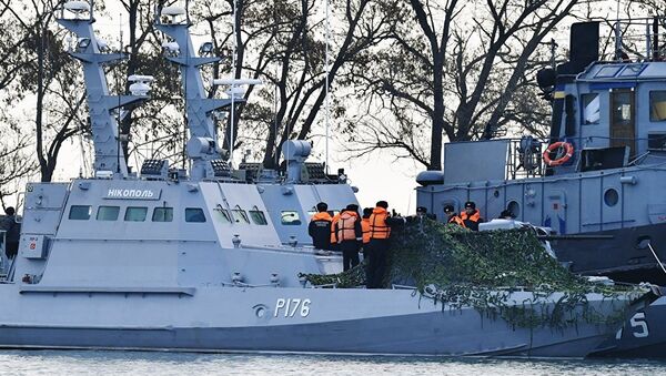 Kerç Boğazı'nı ihlal etmelerinin ardından Rusya tarafından alıkonan Ukrayna'nın 3 askeri gemisi - Sputnik Türkiye